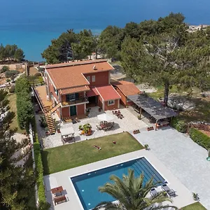 https://anthoulas-house.kefaloniahotels.net